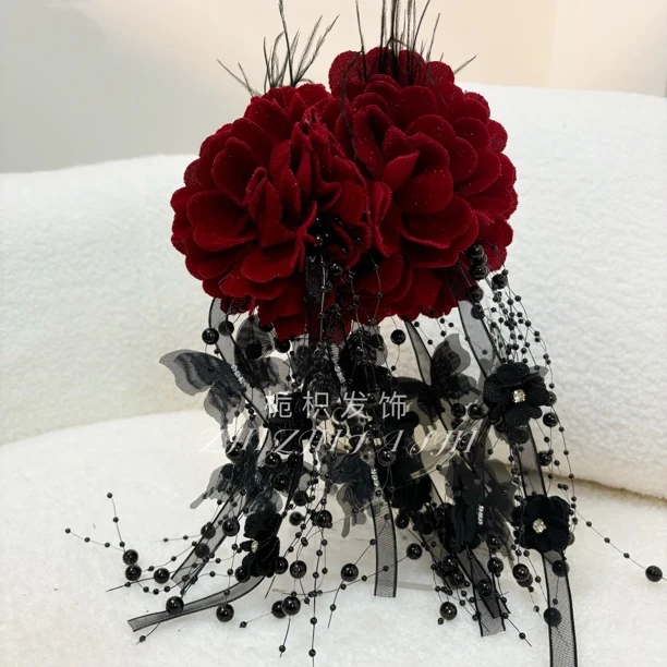 芳华-原创冬季新款羽毛丝带花朵抓夹高级感布艺珠珠鲨鱼夹