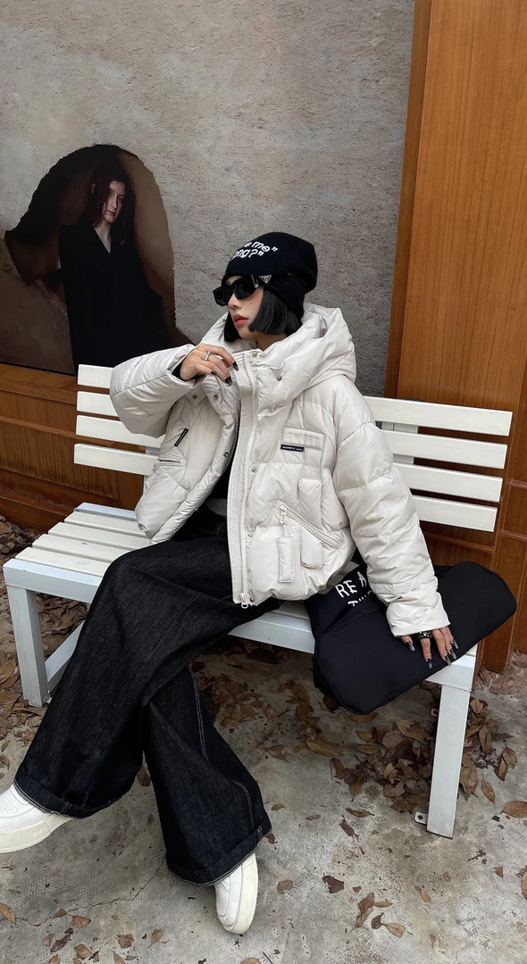 冬季新款连帽短款羽绒服时尚百搭宽松版型保暖外套