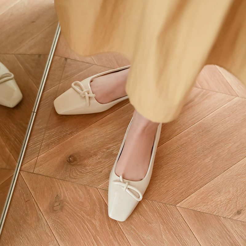 跑跑大码女鞋轻奢系法式小众优雅小方头清新平底气质单鞋一脚蹬