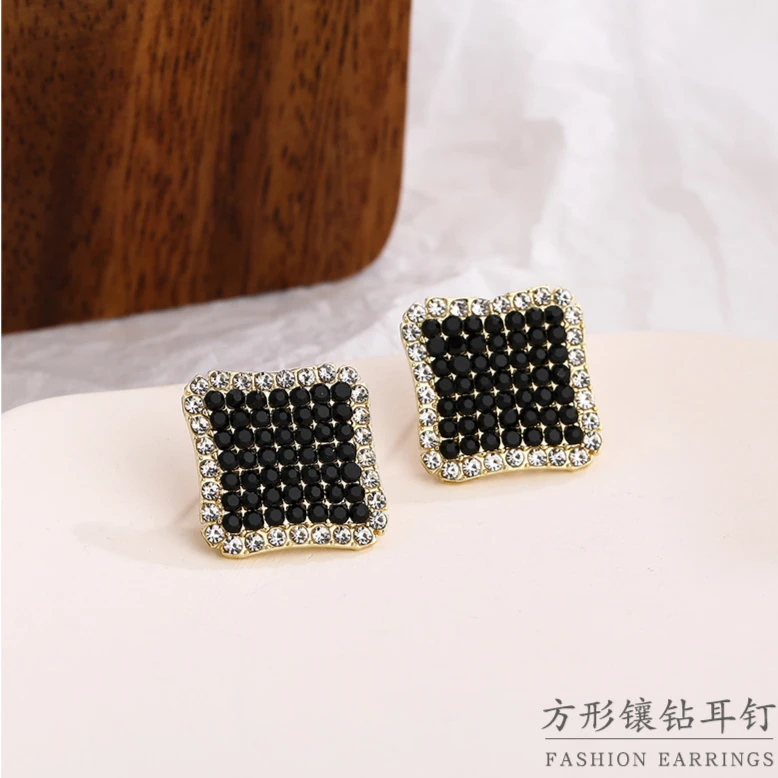 合金耳饰 珀卡曼黑色复古耳环法式简约方形气质百搭耳钉经典z711