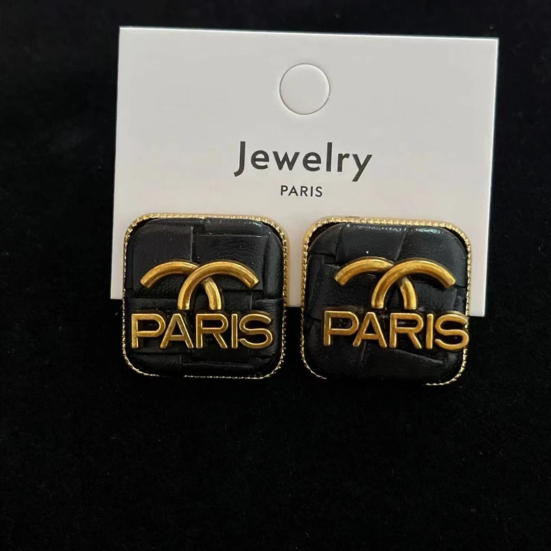 铜合金皮质耳饰 珀卡曼大女主气质耳环高端小香z150