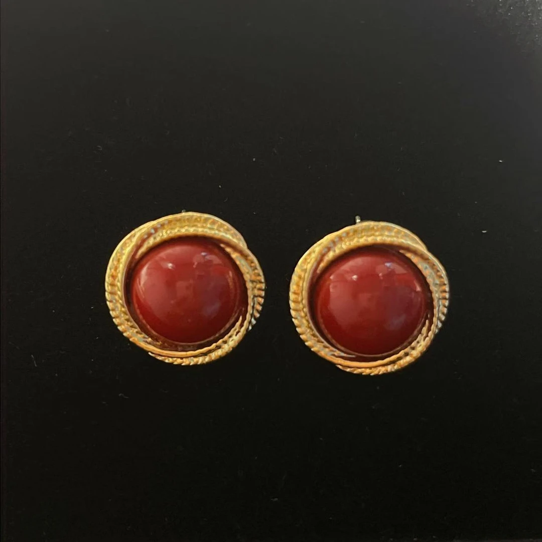 铜合金树脂耳饰 珀卡曼红色复古法式耳钉A01