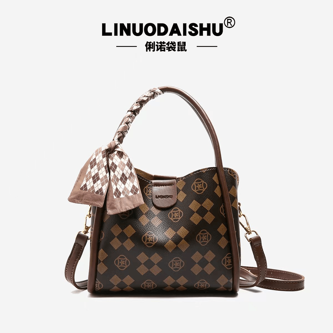 【寰球品牌】2024时尚送丝巾百搭轻奢女士斜挎单肩包718棕色