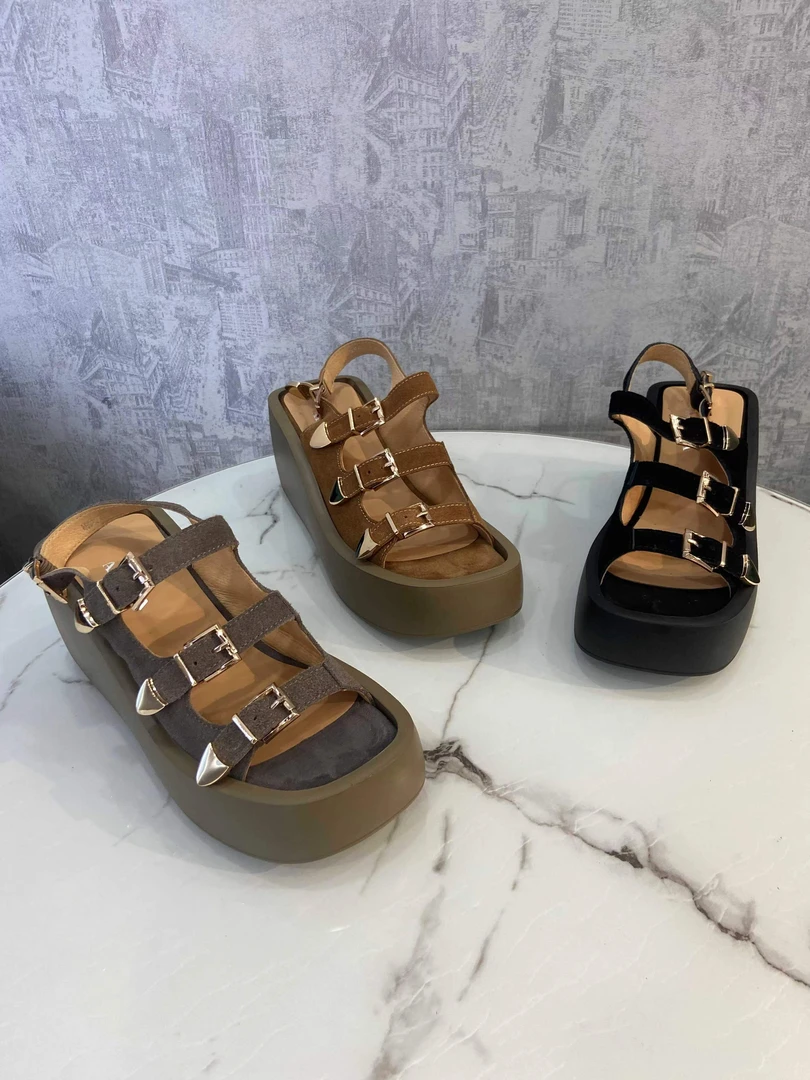 AB010舒适时尚休闲百搭女士夏季厚底露趾舒适休闲百搭女士凉鞋