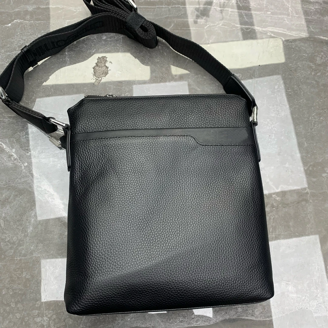 商务休闲男士真皮斜挎包D0532黑色