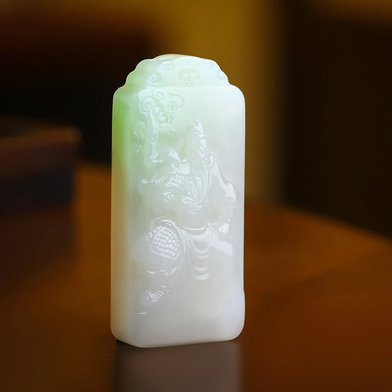 和田玉翠青手工俏色巧雕刻关公牌子吊坠男士款挂件挂坠女士款项坠