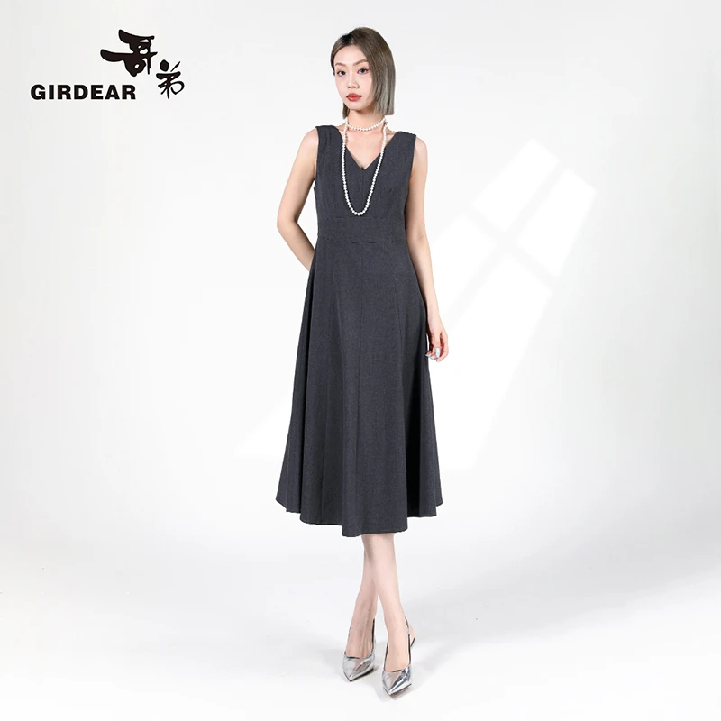 哥弟 夏季新款V领收腰A摆高腰长裙气质修身通勤无袖连衣裙1500546