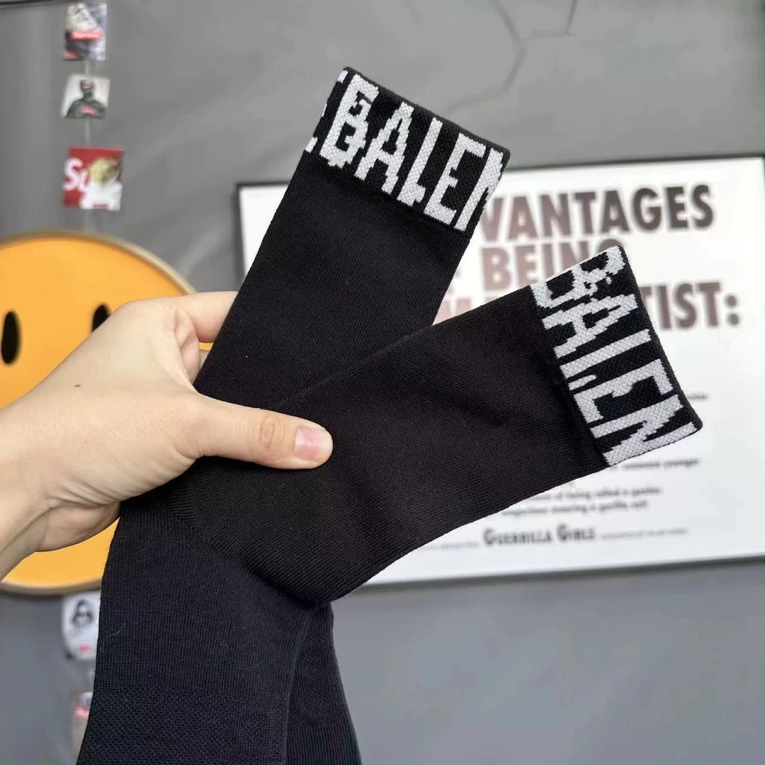 【粉丝专属】欧货小众leeo字母中筒袜SW-B363