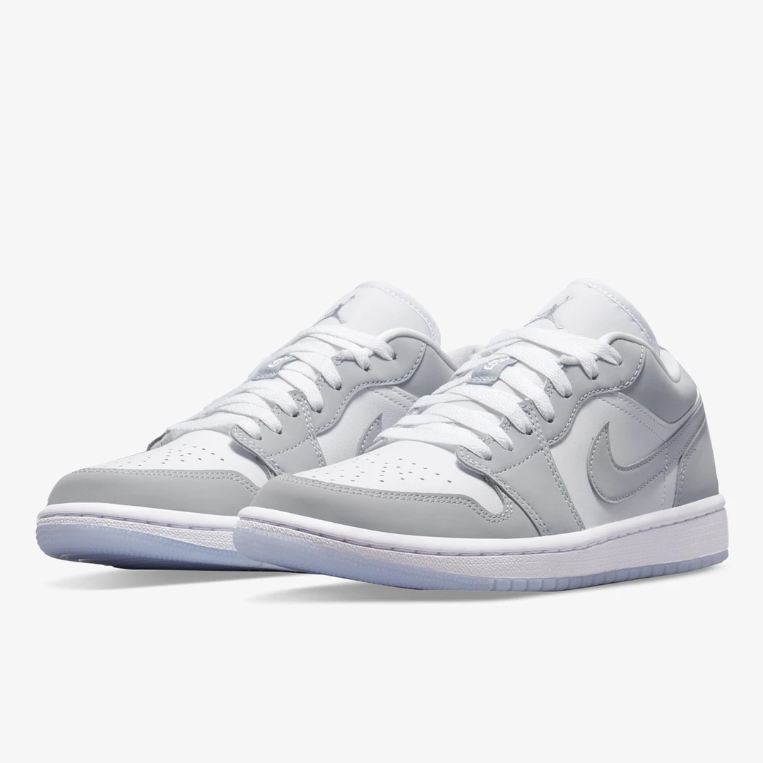 Nike耐克 AIR JORDAN 1 女子缓震低帮休闲板鞋DC0774-105