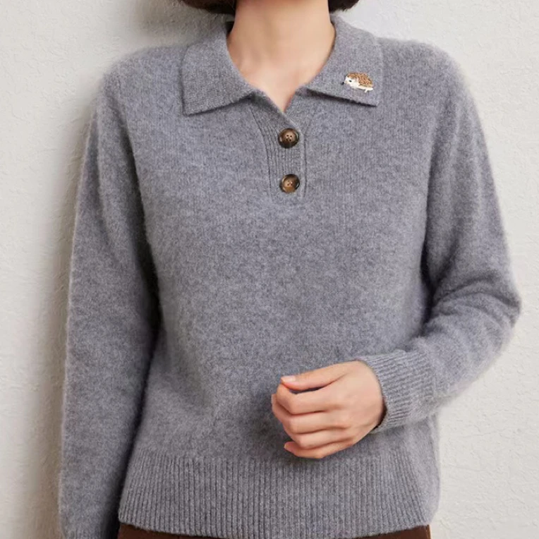 女士翻领刺绣俩粒扣套衫