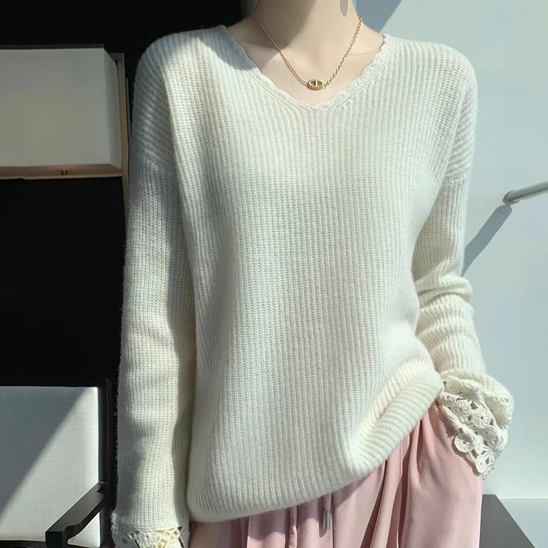 女士V领手钩花边羊毛衫