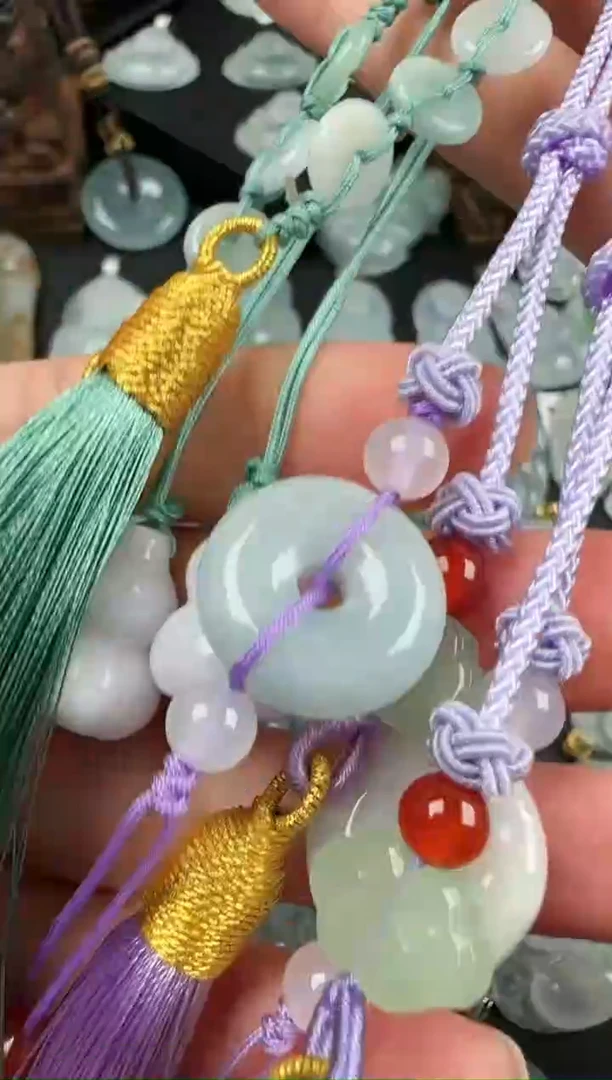 【闪购商品】翡翠颈饰未镶嵌葫芦和平安扣多样性发其一