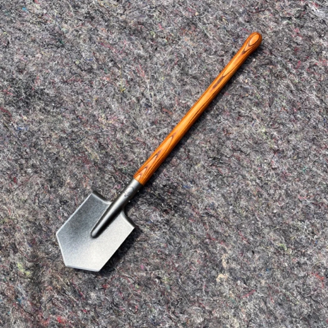 战狼工兵铲总长80厘米，65锰钢，露营钓鱼赶海户外荒野求生园艺车载