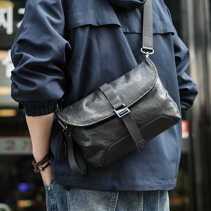 男士高级感通勤手拿包单肩包斜跨手机休闲简约原创小包真皮植鞣皮