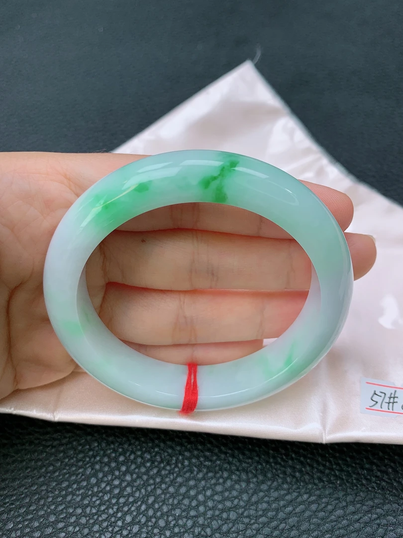 57圈口天然缅甸A货老坑糯化白底青翡翠手镯