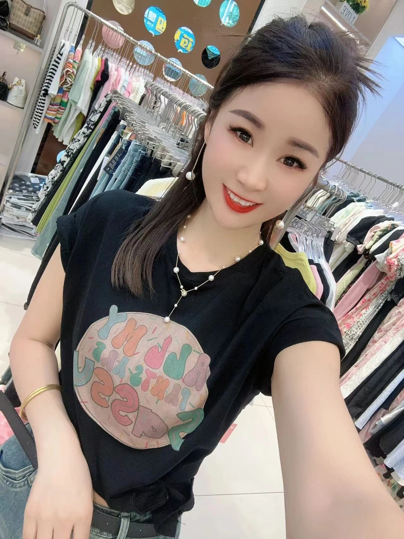 雪琴女装圆球字母图案T恤