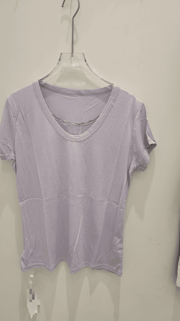 雪琴小屋链条U型领素板体恤