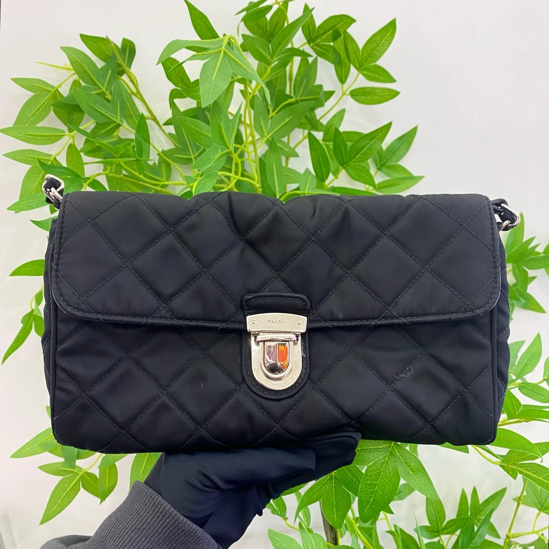 95新 Prada/普拉达 普拉达黑银菱格纹链条手拿斜挎包 10545220