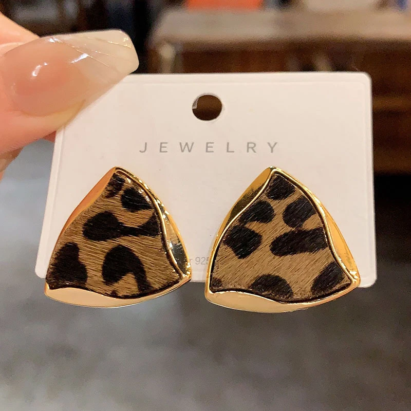 铜合金亚克力耳饰 复古几何三角豹纹马海毛港风耳环女秋冬款高级
