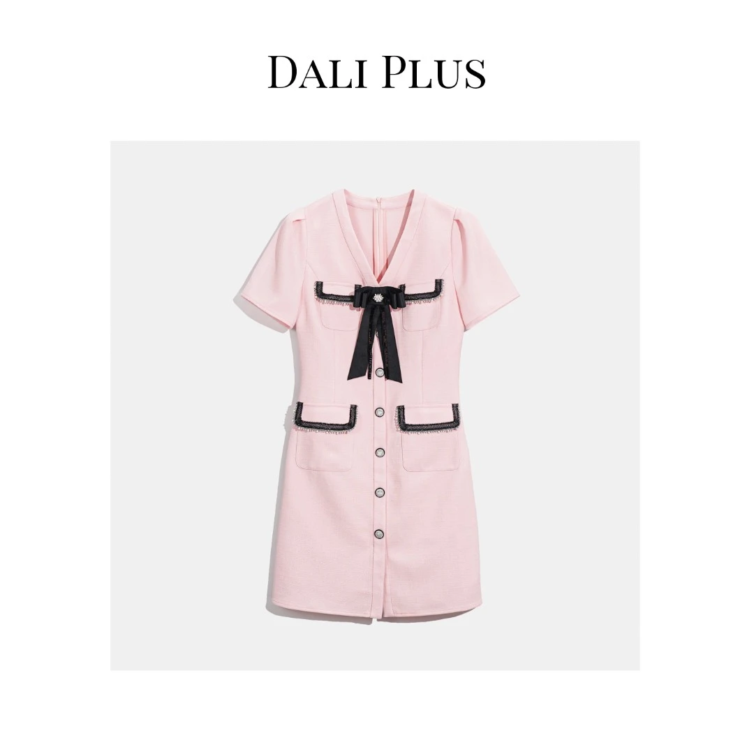 DALI PLUS时尚优雅法式粉色V领蝴蝶结小香风休闲短袖连衣裙-N711