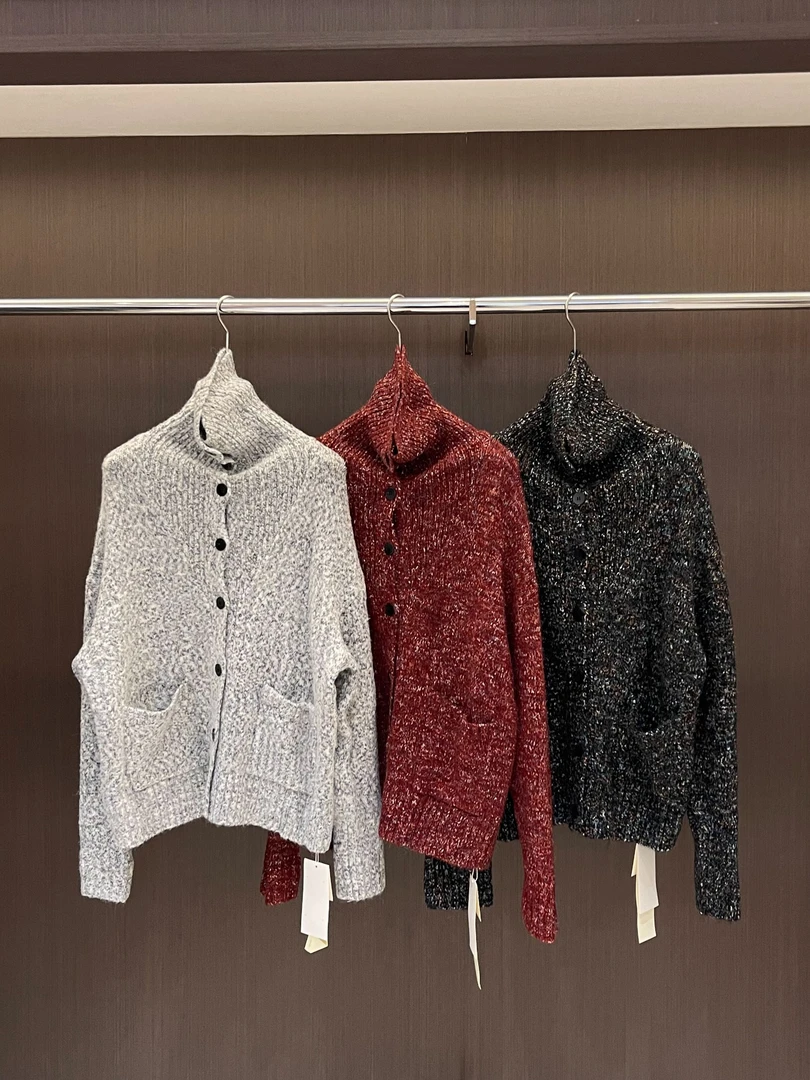 鑫燃KIKI 小众设计感单排扣口袋打底衫 246136 MHT (F)