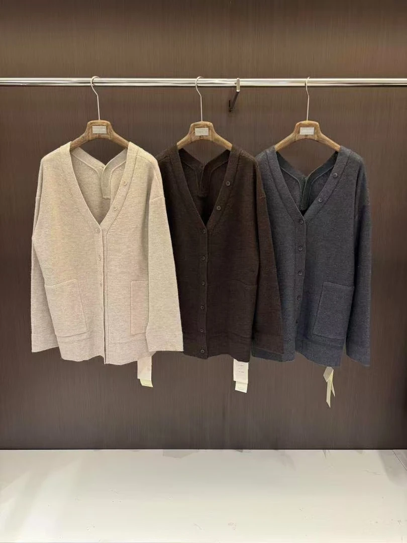 【NO退NO换】鑫燃KIKI 时尚设计感V领单排扣打底衫 246133 MHT (F)