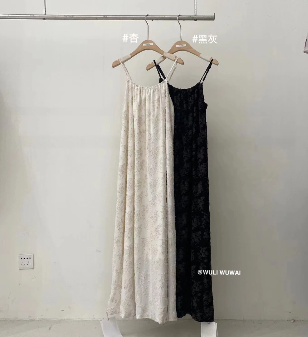 鑫燃Kiki 简约百搭提花设计感吊带连衣裙 15090 WU