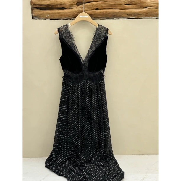 【NO退NO换】鑫燃Kiki高端名媛气质女神镂空显瘦V领蕾丝连衣裙H6983