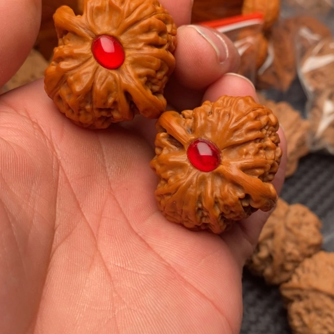 【闪购商品】文玩核桃吊坠心*啊