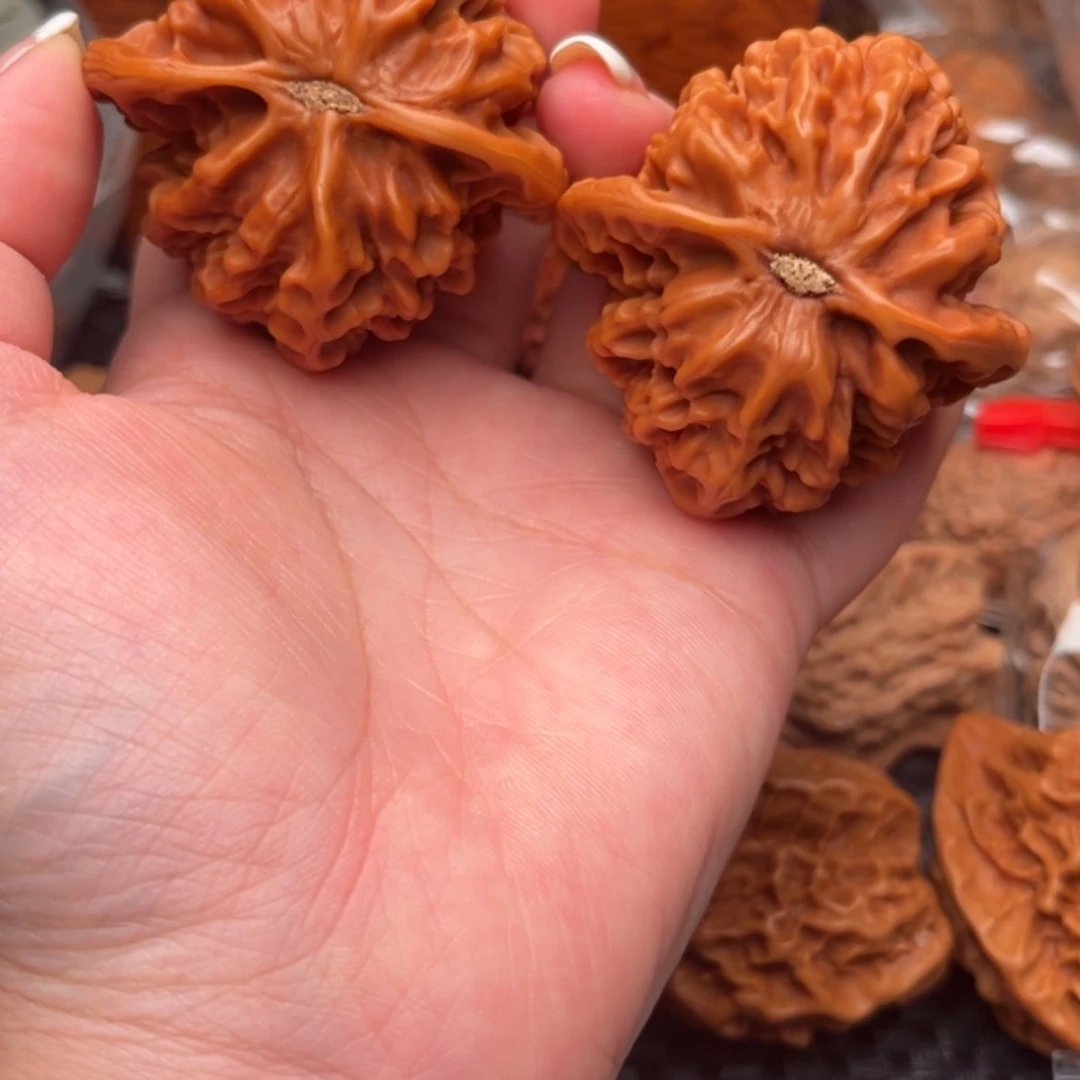 【闪购商品】文玩核桃吊坠尼****徒