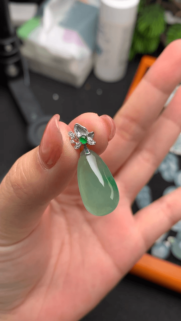 【闪购商品】翡翠颈饰18K金镶嵌W00