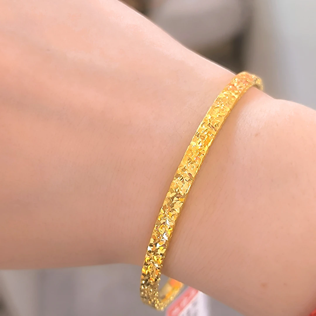 28.99g足金999周金生新款时尚爆闪碎碎金手镯，58号圈，宽4.1mm