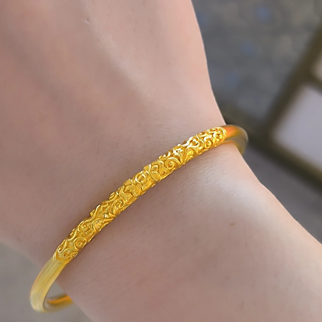 36.22克周金生足金999古法传承卷草纹时尚黄金手镯，58号圈，卡3.9