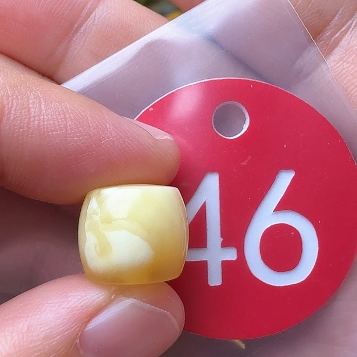 蜜蜡裸石未镶嵌内裂12.5m m