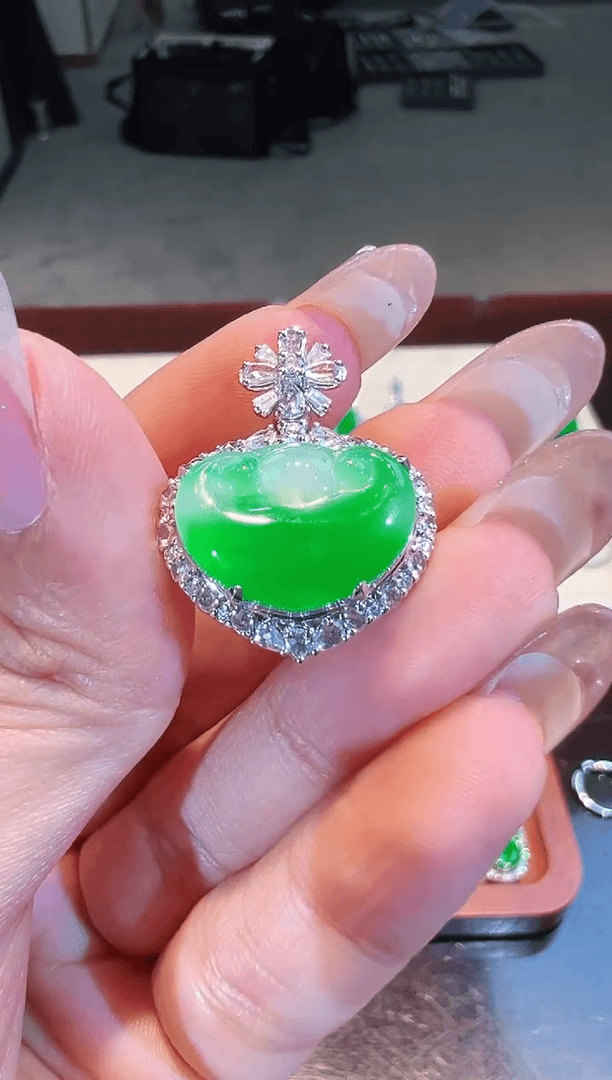 【闪购商品】翡翠吊坠(不含链)18K金镶嵌翡翠