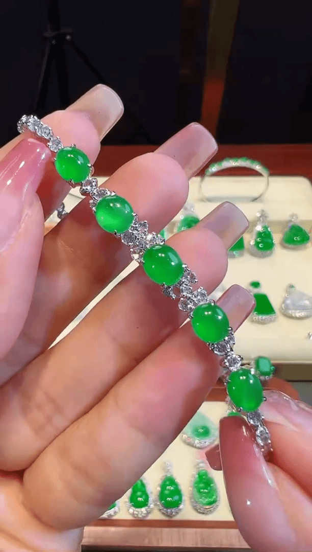 【闪购商品】翡翠手链18K金镶嵌阳绿手链