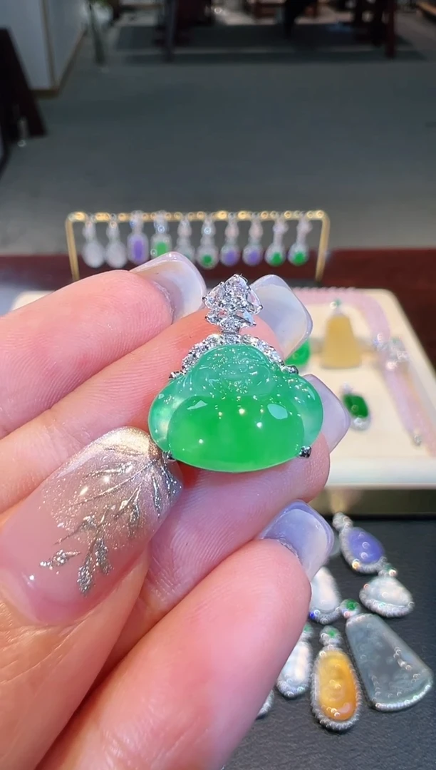 【闪购商品】翡翠吊坠(不含链)18K金镶嵌翡翠