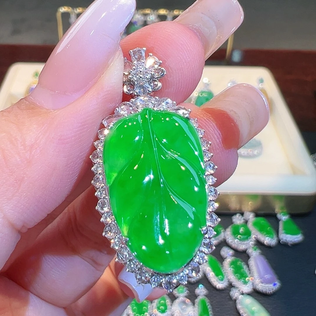 翡翠吊坠(不含链)18K金镶嵌翡翠