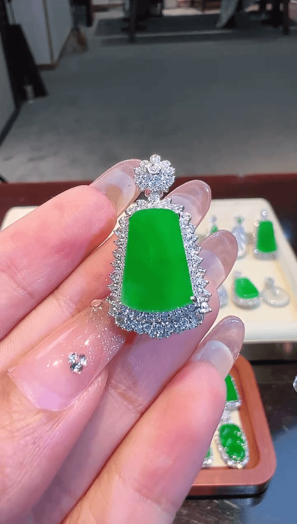 【闪购商品】翡翠吊坠(不含链)18K金镶嵌翡翠