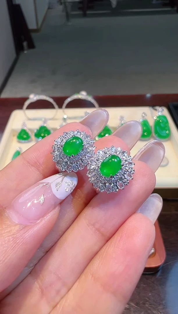 【闪购商品】翡翠耳饰18K金镶嵌翡翠