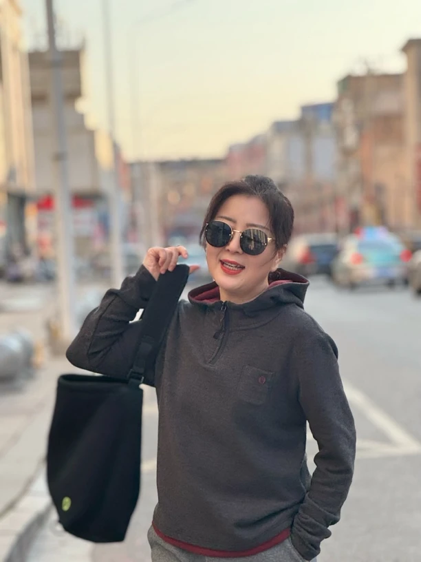 242006【燕子优选】菲玛秀新款休闲百搭连帽德绒衫