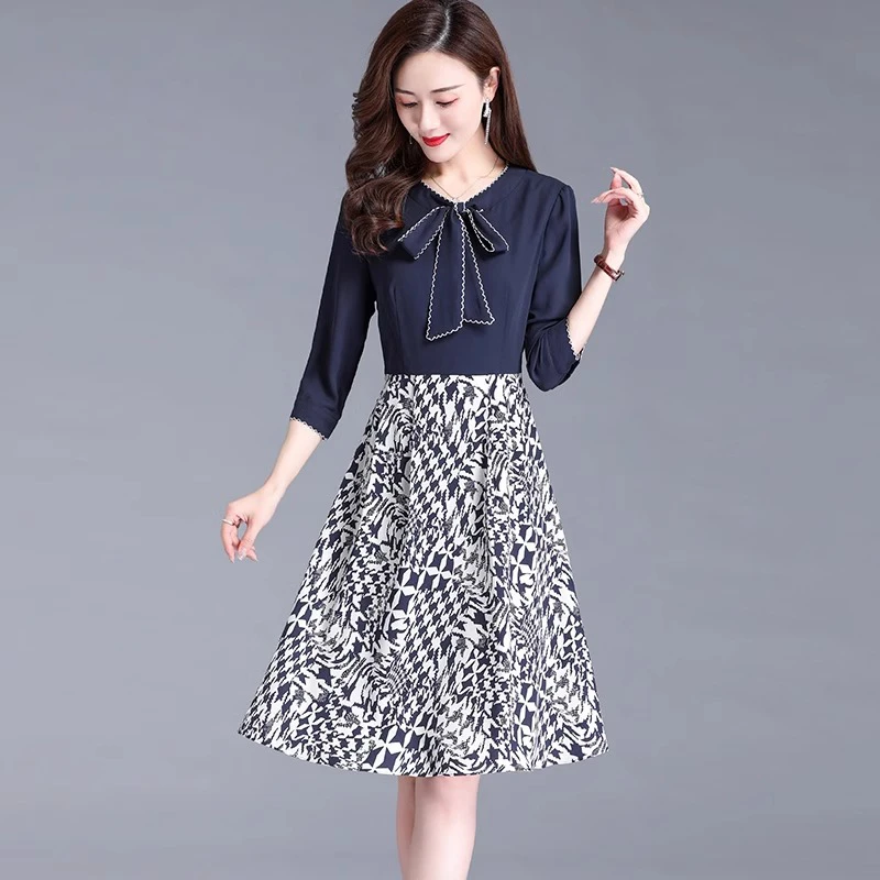 红翎坊藏青色连衣裙春款女装2024年新款圆领修身显瘦时尚潮流裙子