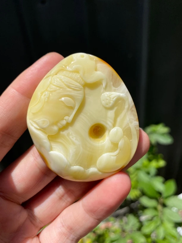 天然琥珀蜜蜡原矿吊坠白蜜观音全品无杂裂蜡质饱满精工雕刻