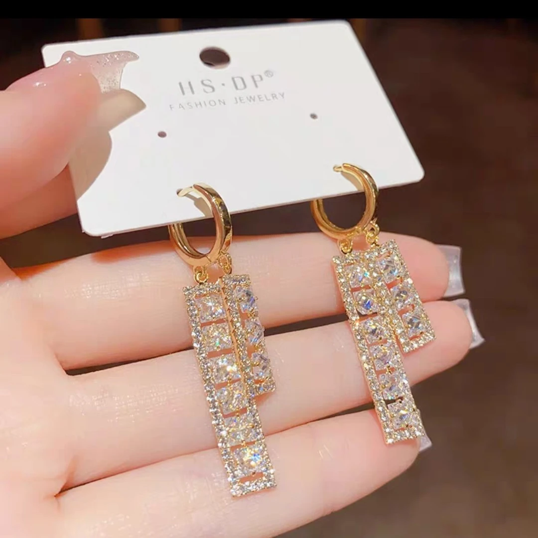 铜合金耳饰 爆款锆石耳扣独特耳环高级感小众设计感轻奢时尚耳饰1
