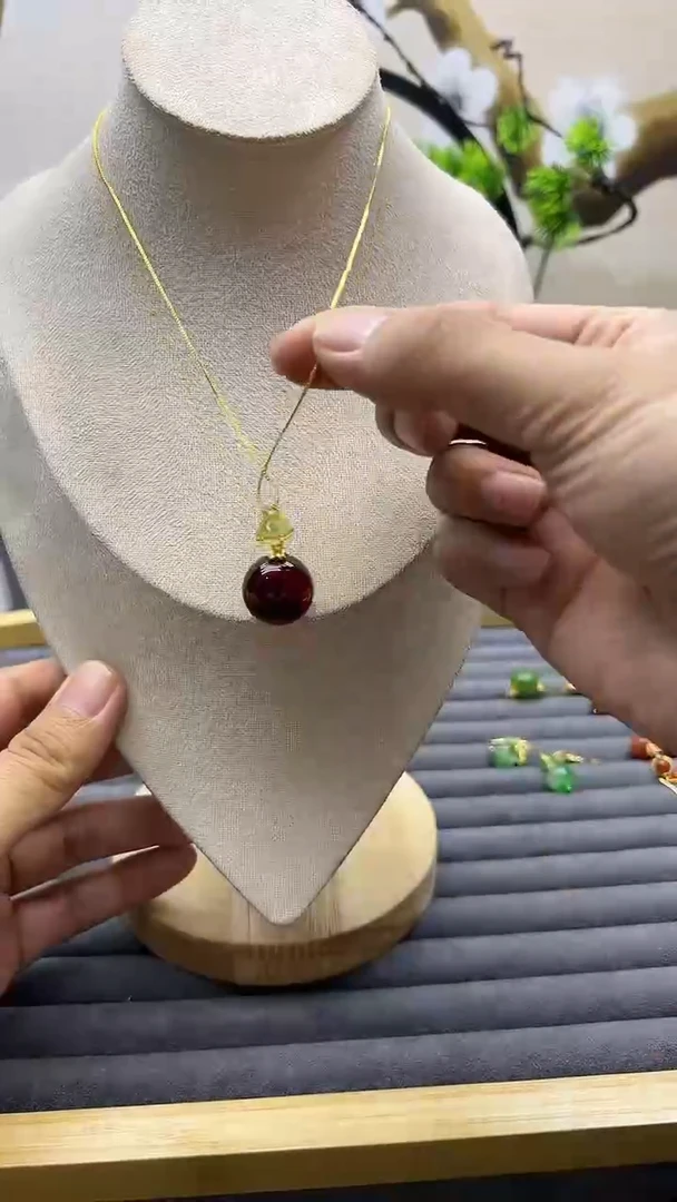 【闪购商品】血珀颈饰银S925镶嵌D02