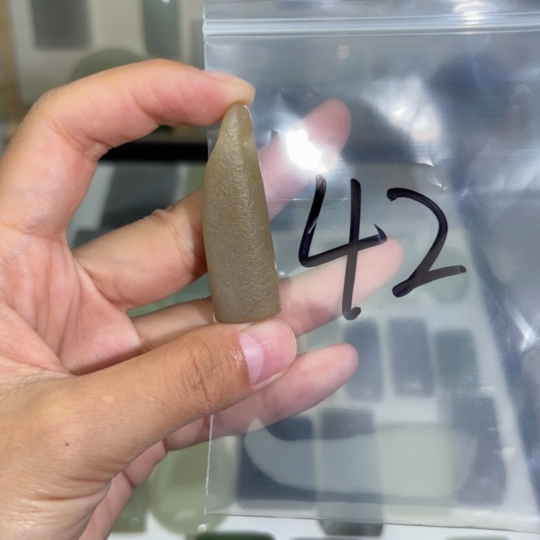 和田玉（糖玉）随行未镶嵌