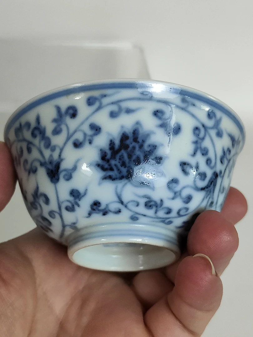 青花缠枝花卉纹杯