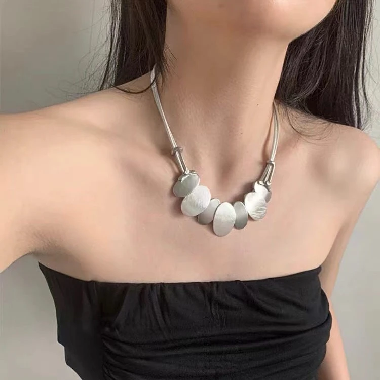 铜合金皮质项链 重工银皮绳拉丝圆饼项链女简约气质银色锁骨链C47