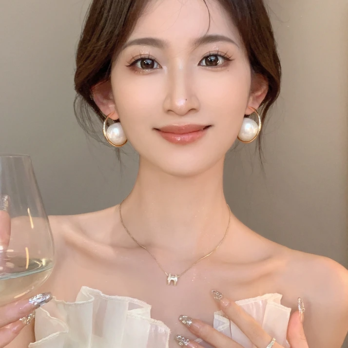 莱茵河畔~大珠珠耳钉女2024年新款潮耳环小众设计感高级感耳饰110