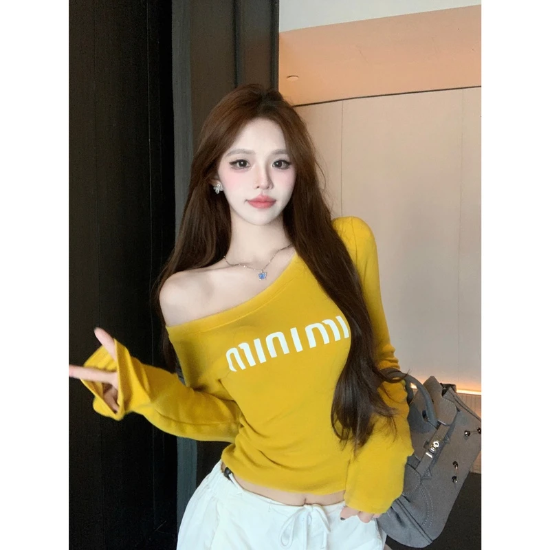 美式小众辣妹字母斜肩长袖T恤女秋季新款修身显瘦短款打底衫上衣